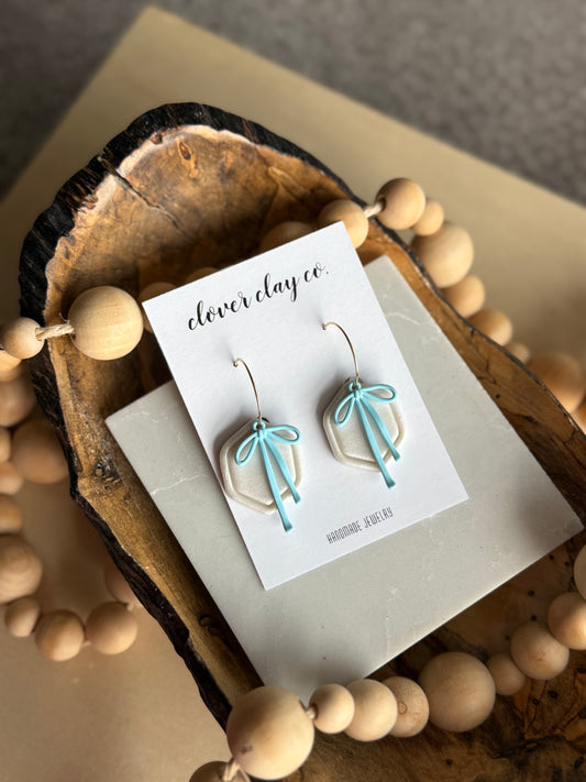 Pearl Frame Bow Hoop